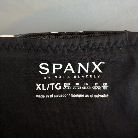 Spanx Leggings Booty Boost Active Cropped Compression Crop, Style 50123 Size XL - Picture 6 of 7